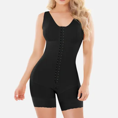 Sort slankende jumpsuit