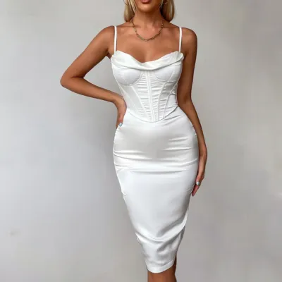 robe-aux-genoux-blanche-corset Hvid knælang korsetkjole med kålehals
