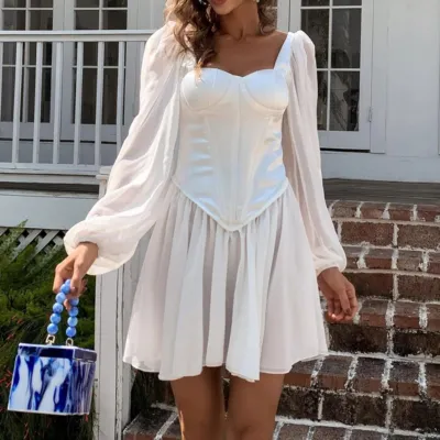 robe-blanche-corset Hvid korsetkjole med pufærmer