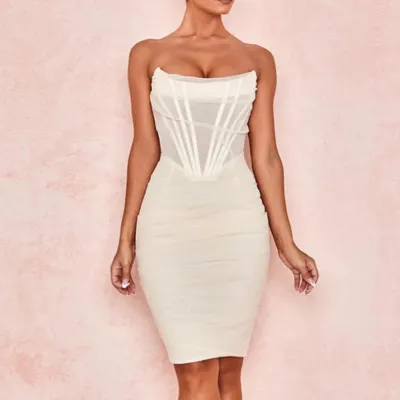 robe-corset-bustier-gainant-long Beige tyl stropløs kjole i mellemlang længde