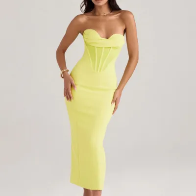 Moderne gul lang korsetkjole med cowl neck